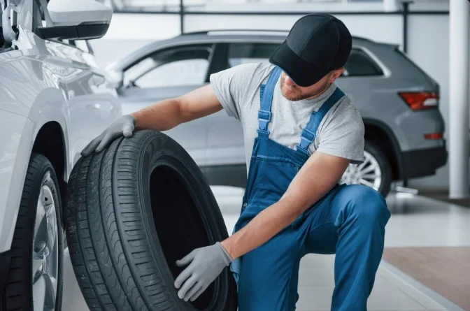 service of car tyre