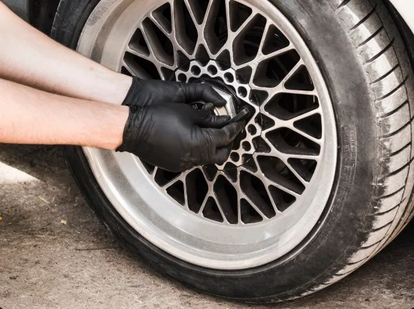 set the nut wheel of car